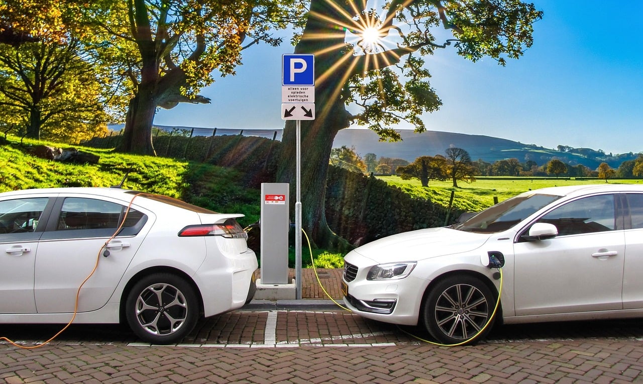 Hybrid vs Electric Equipment: Which Actually Saves You More Money in 2025?